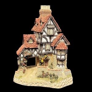 David Winter-Squires Hall Charming Cottage Figurine Rust/Brown Collectible EUC